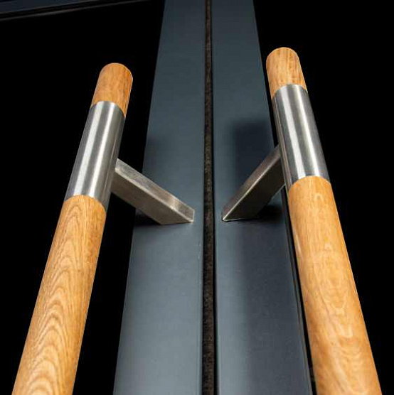 Дверная ручка Эксклюзив 6 из дуба на кронштейне